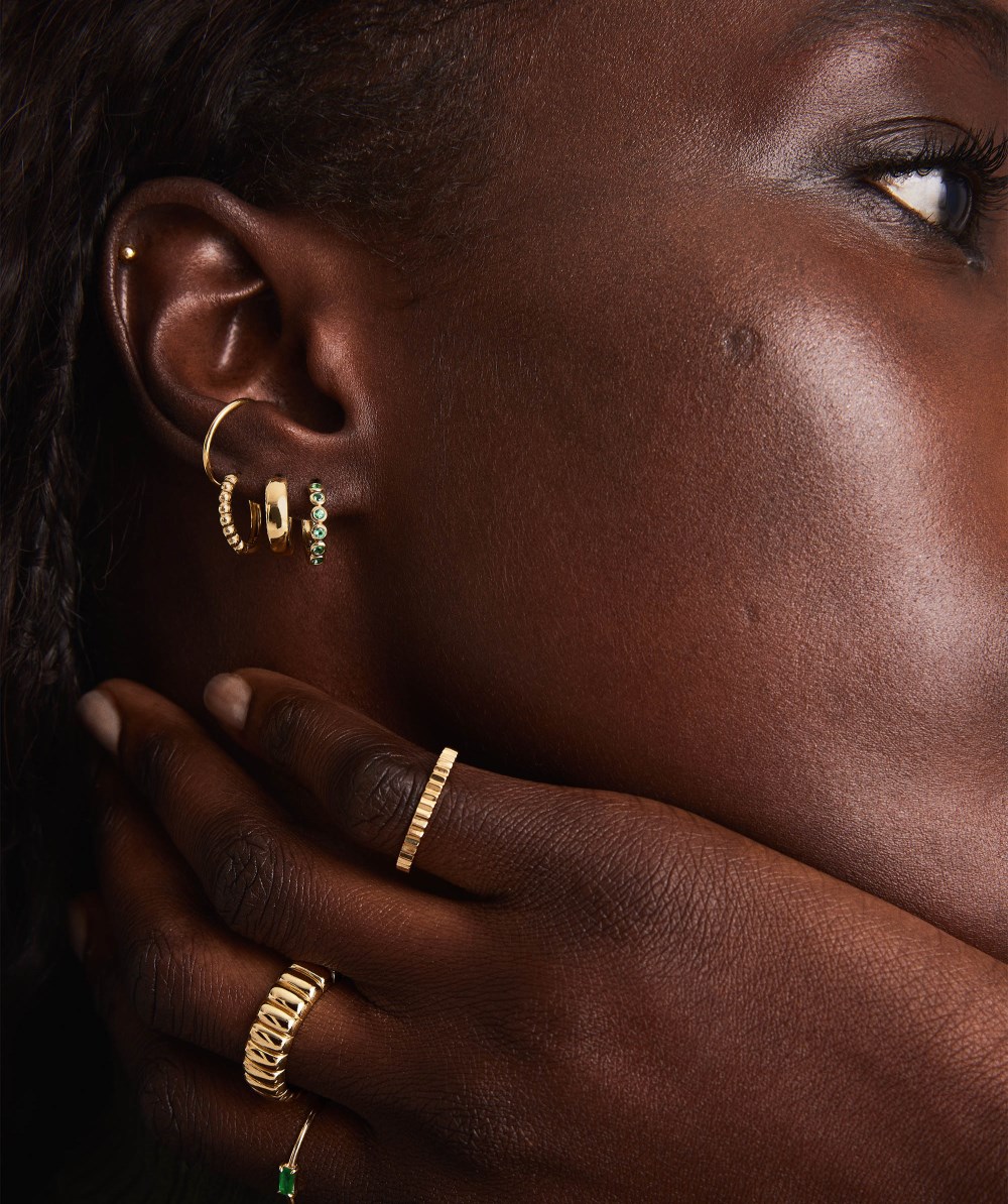 Mejuri Bezel Emerald Huggies - 14k Yellow Gold