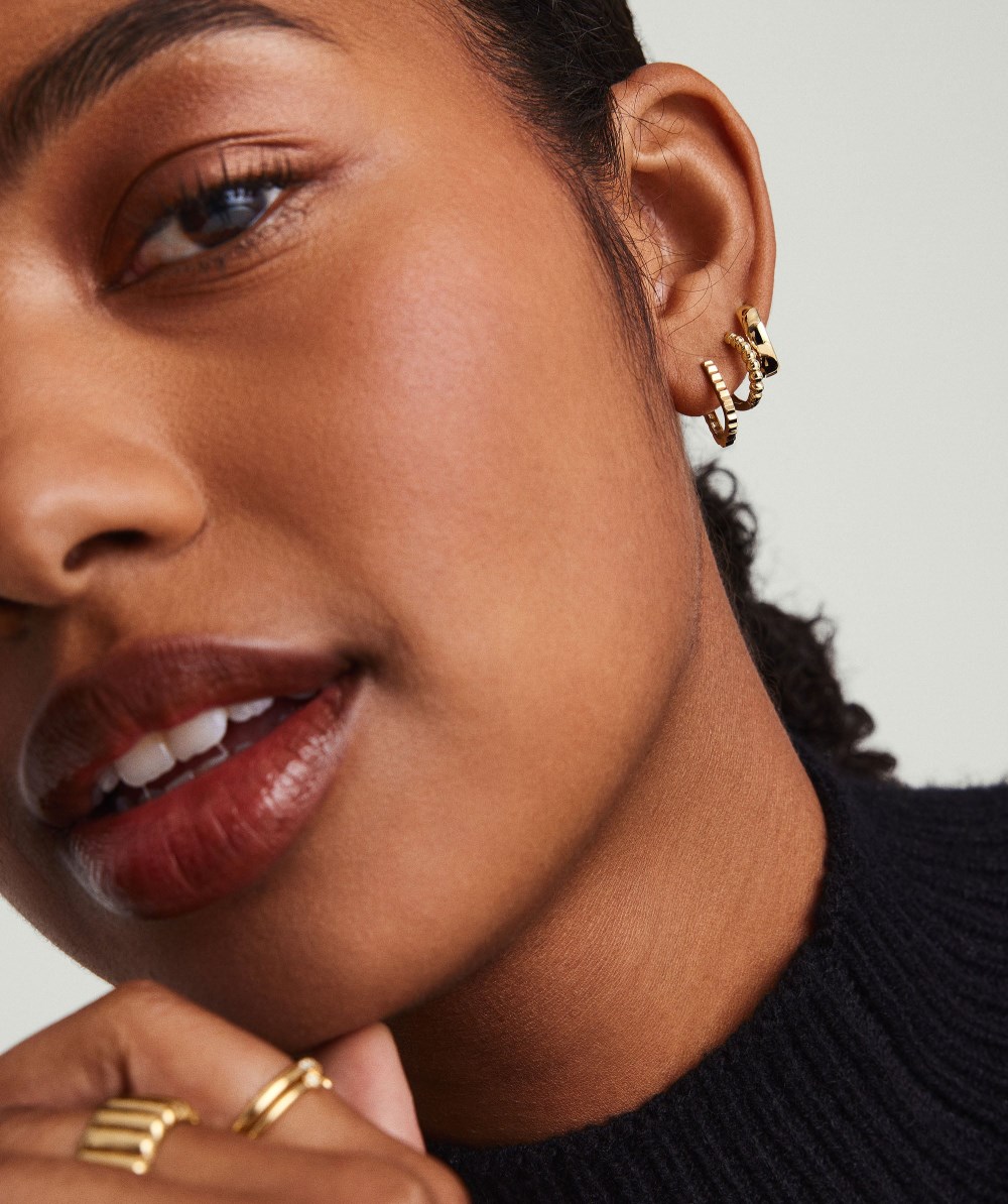 Mejuri Pleated Huggie U Hoop - 14k Yellow Gold