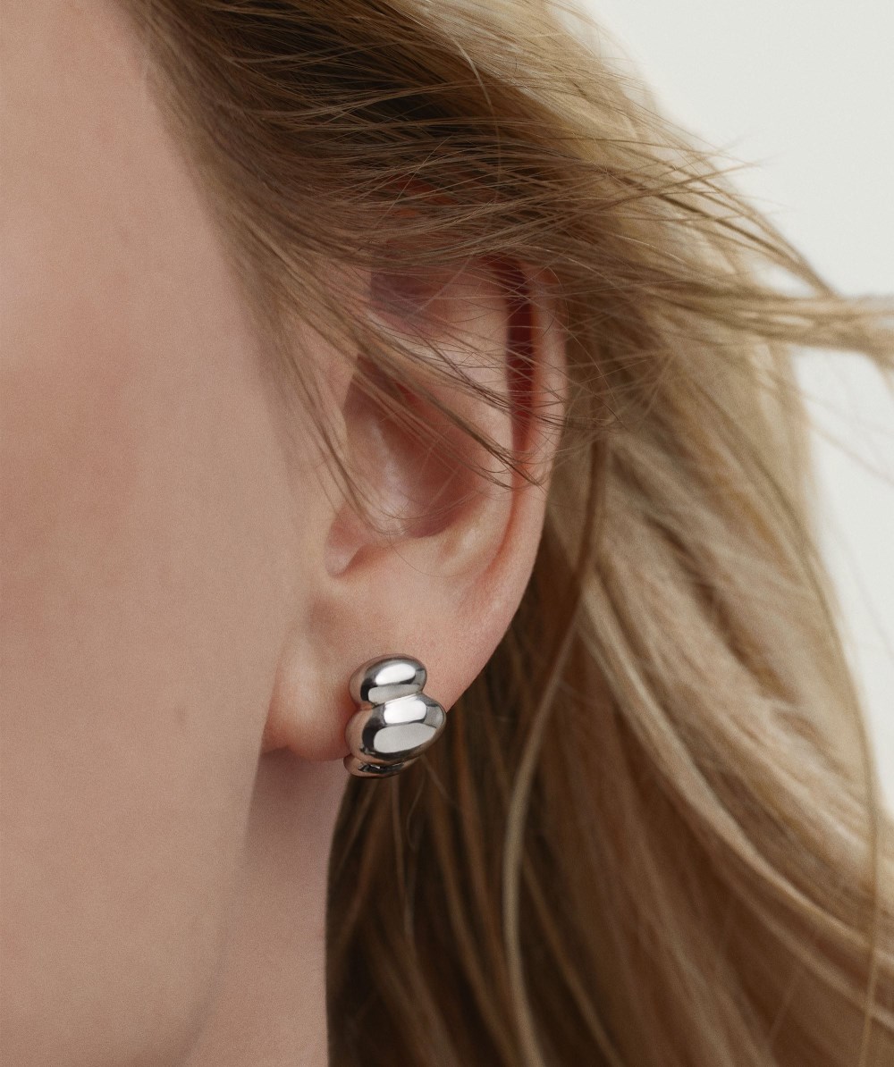 Mejuri Puffy Charlotte Huggies - Sterling Silver