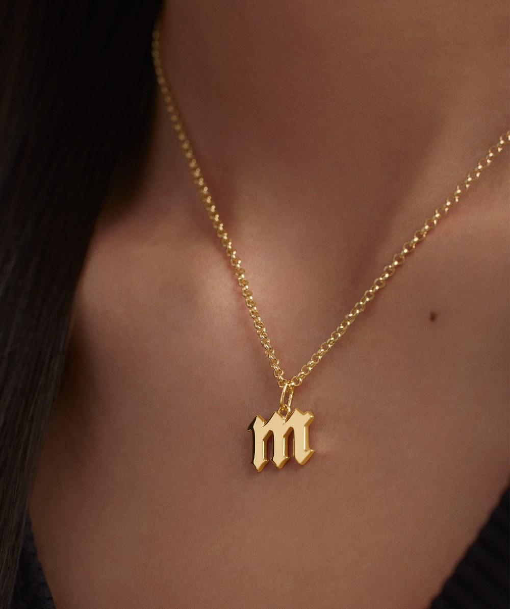 Mejuri Gothic Letter Pendant - 14k Yellow Gold