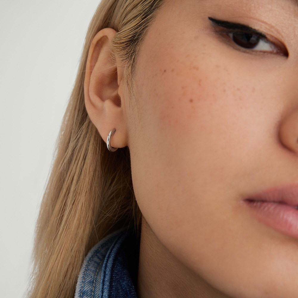 Mejuri Tube Huggie Hoops - Sterling Silver