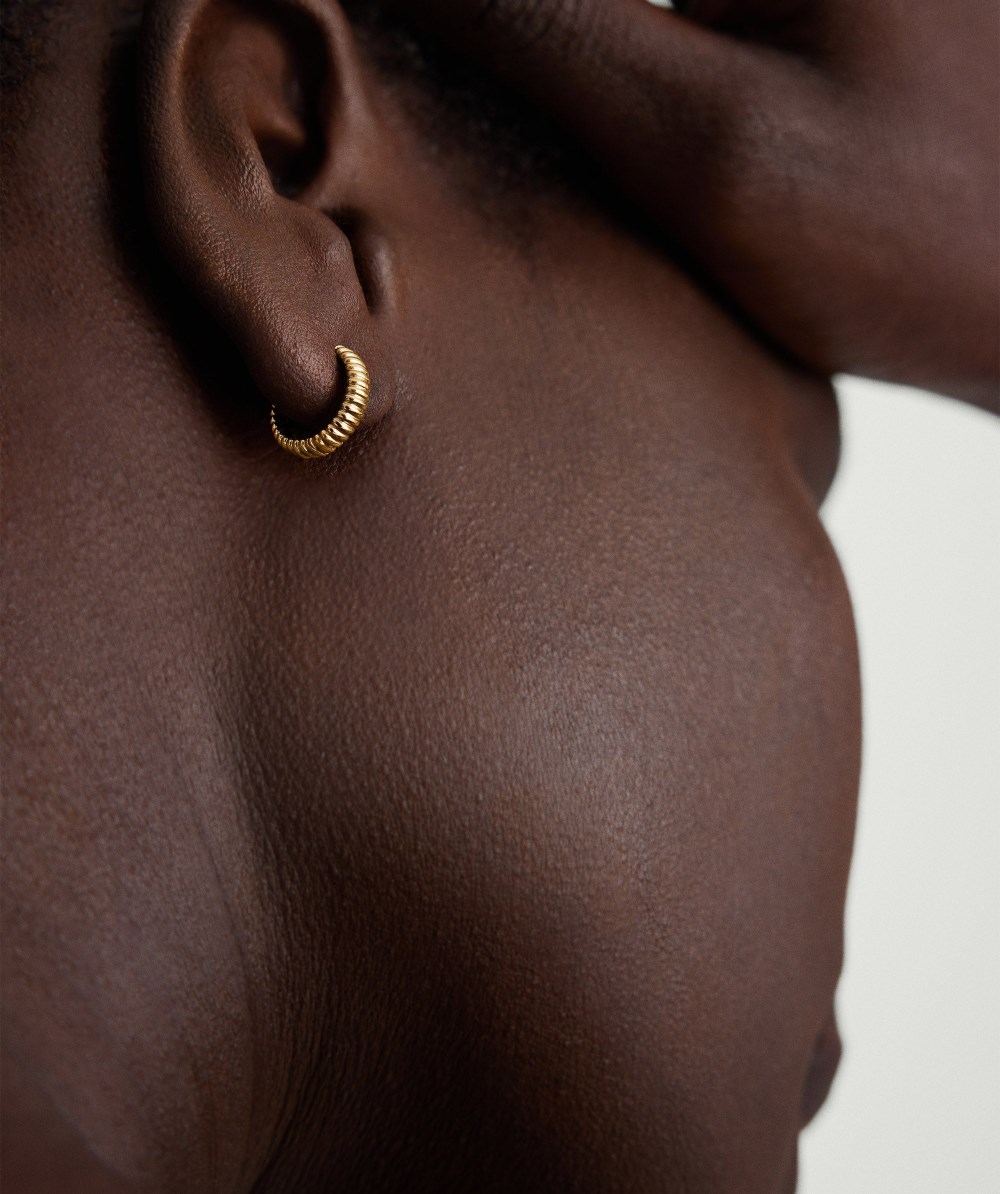 Mejuri Bold Texture Huggie Hoops - 14k Yellow Salmon Gold