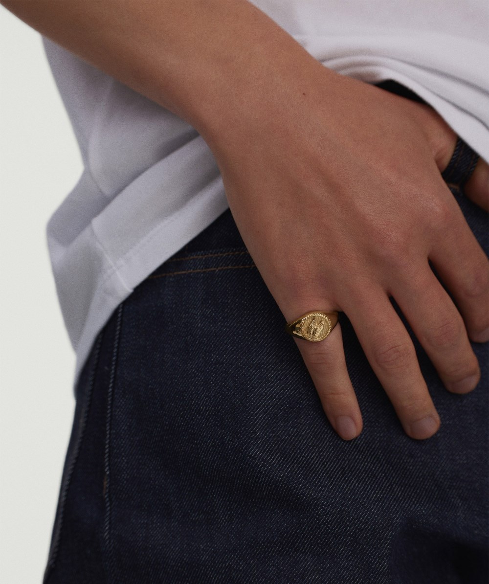 Mejuri Victory Signet Ring - 14k Yellow Gold