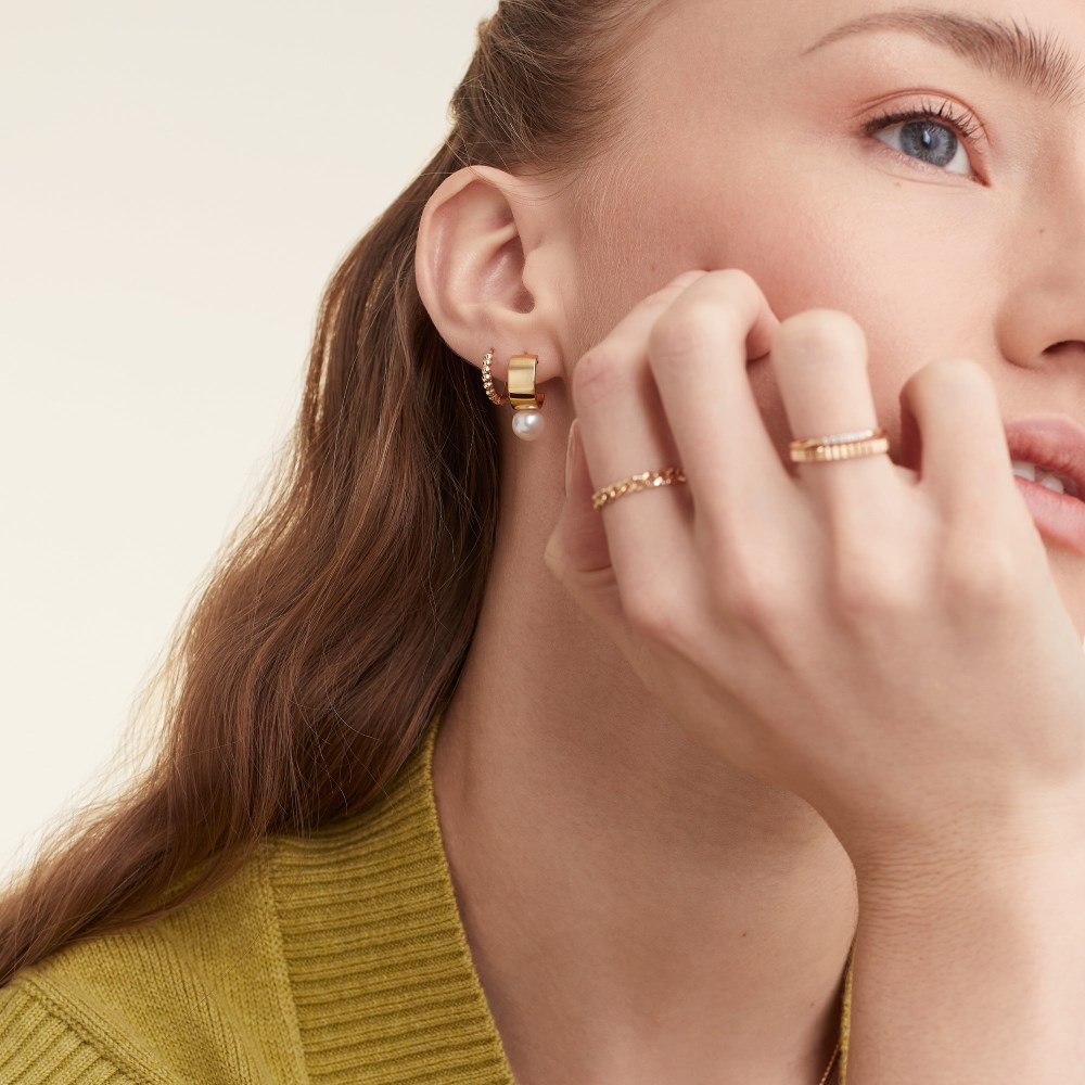 Mejuri Bold Pearl Huggies - Gold Vermeil