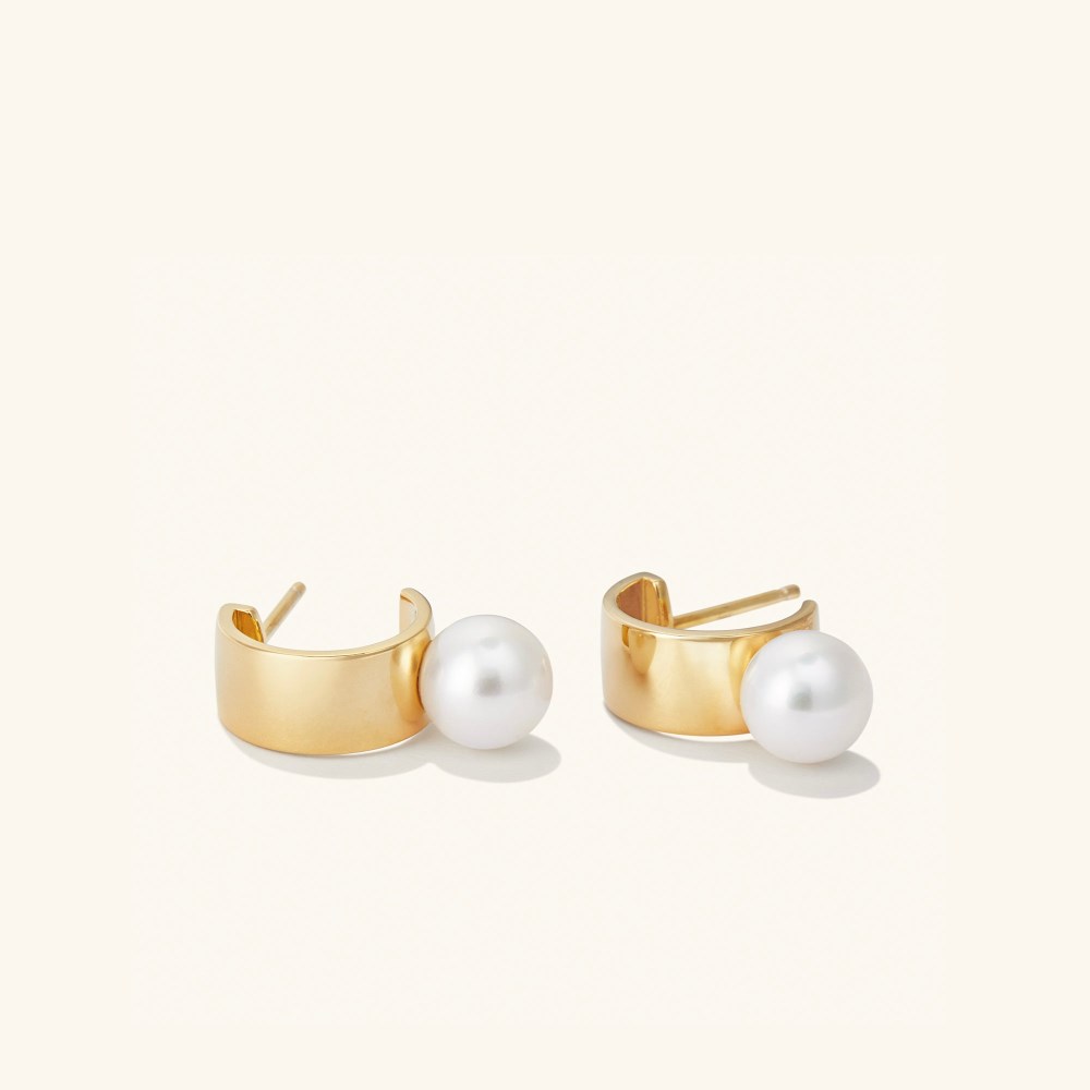 Mejuri Bold Pearl Huggies - Gold Vermeil