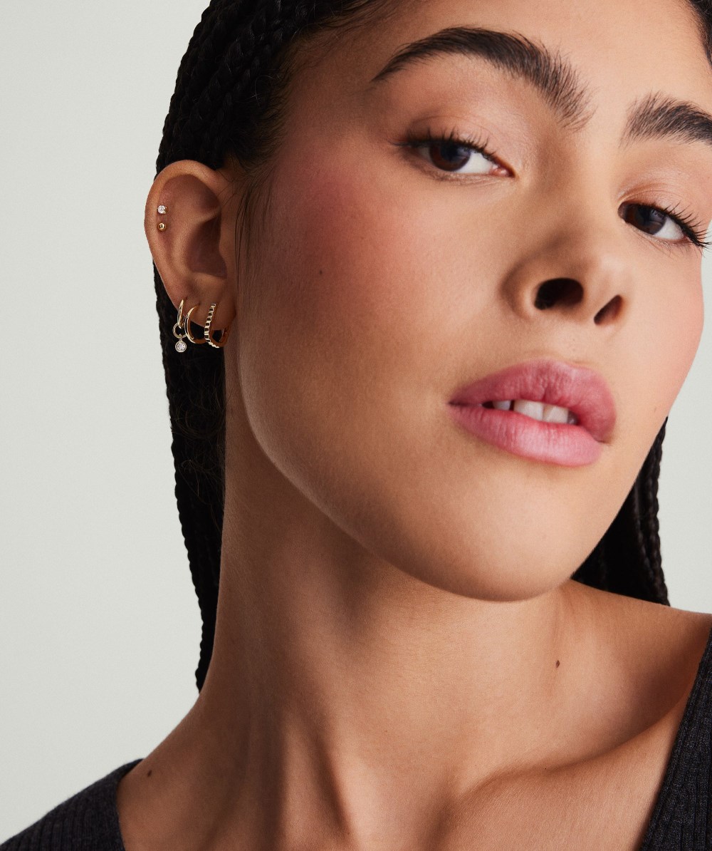 Mejuri Pleated Huggie U Hoops - 14k Yellow Gold