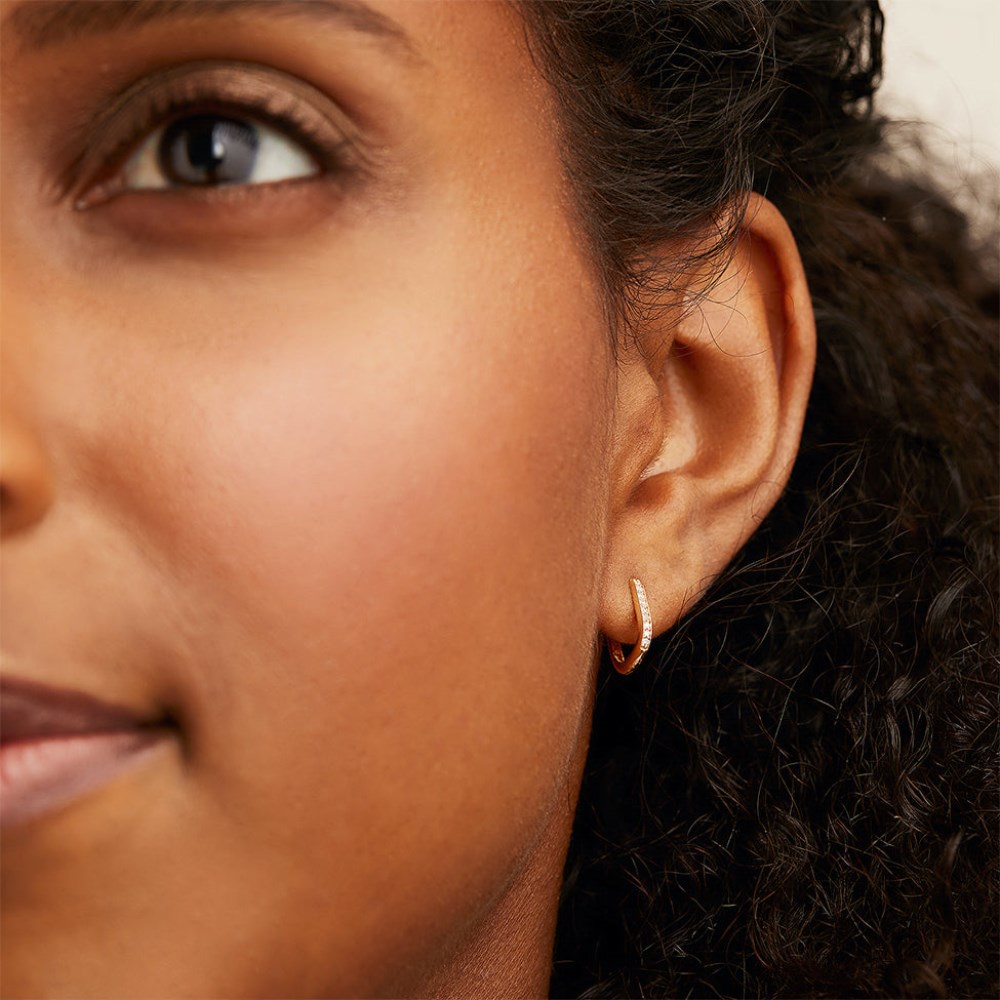 Mejuri Single Pavé Diamond Huggie U Hoop - 14k Yellow Gold