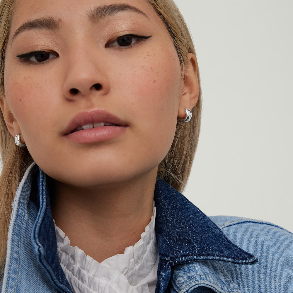 Mejuri Chunky Huggie Hoops - Sterling Silver