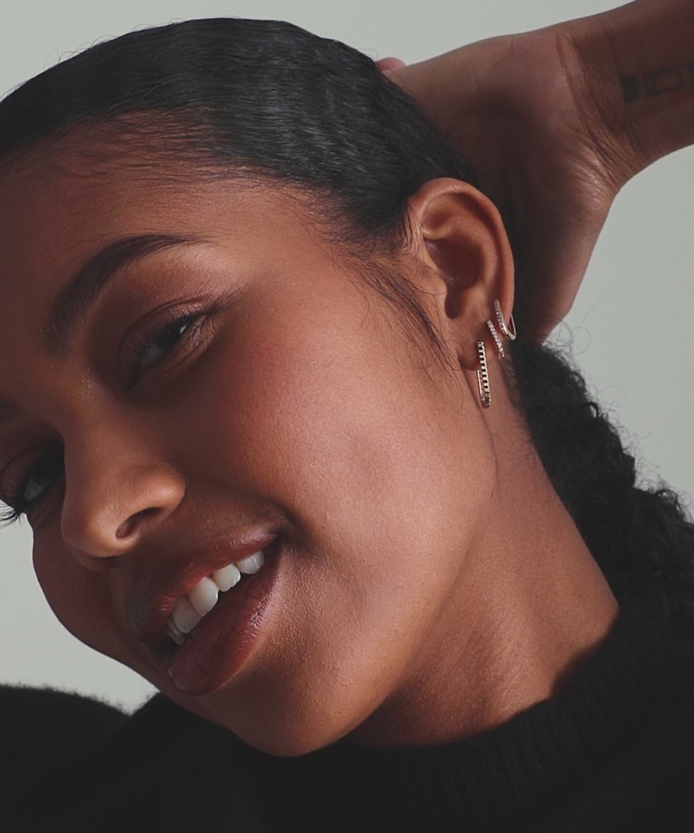 Mejuri Pleated Medium U Hoops - 14k Yellow Gold