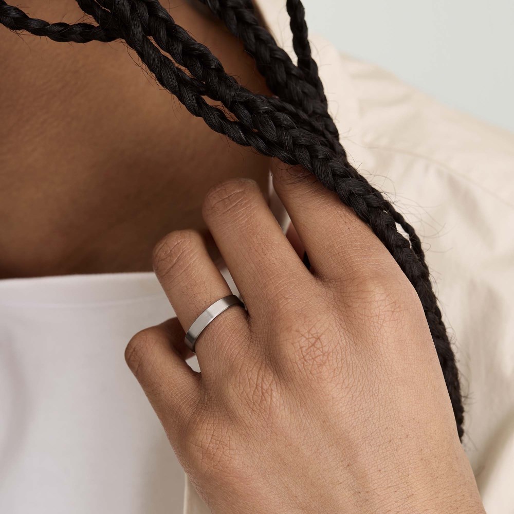 Mejuri 4mm Smooth Band - Titanium