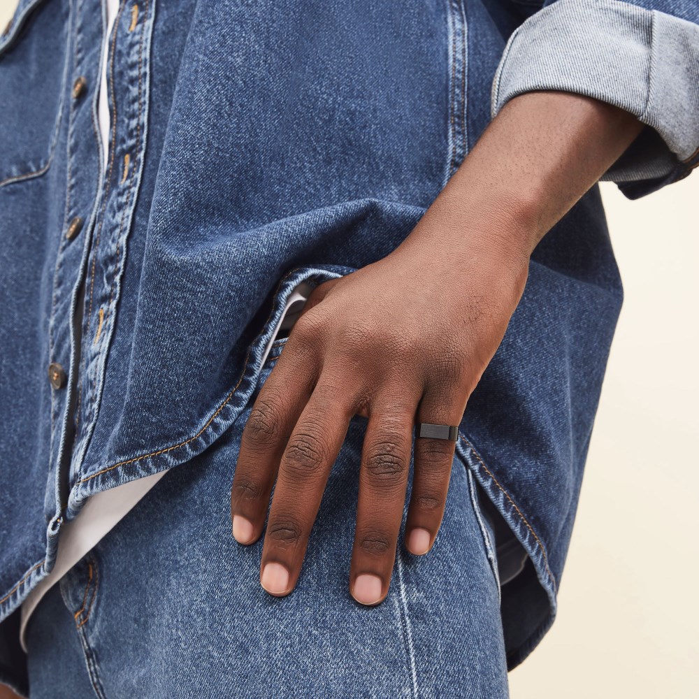 Mejuri Slim Rectangular Signet Ring - Black Titanium