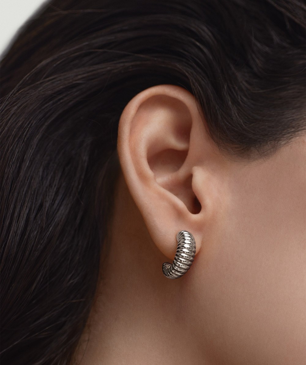 Mejuri Dôme Texture Small Hoops - Sterling Silver