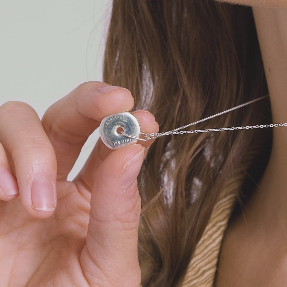 Mejuri Zodiac Pendant Necklace - Gold Vermeil