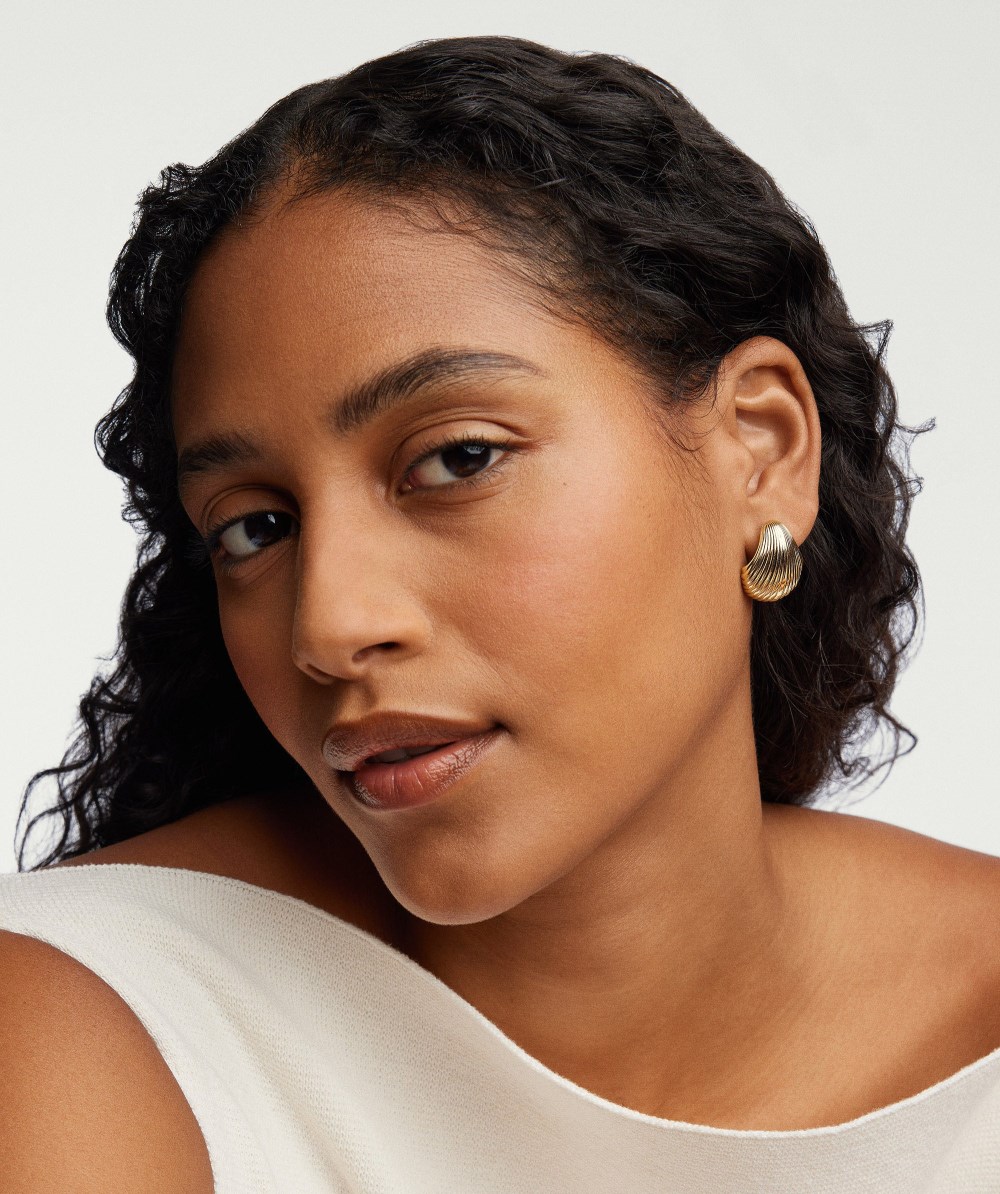 Mejuri Seashell Studs - Gold Vermeil