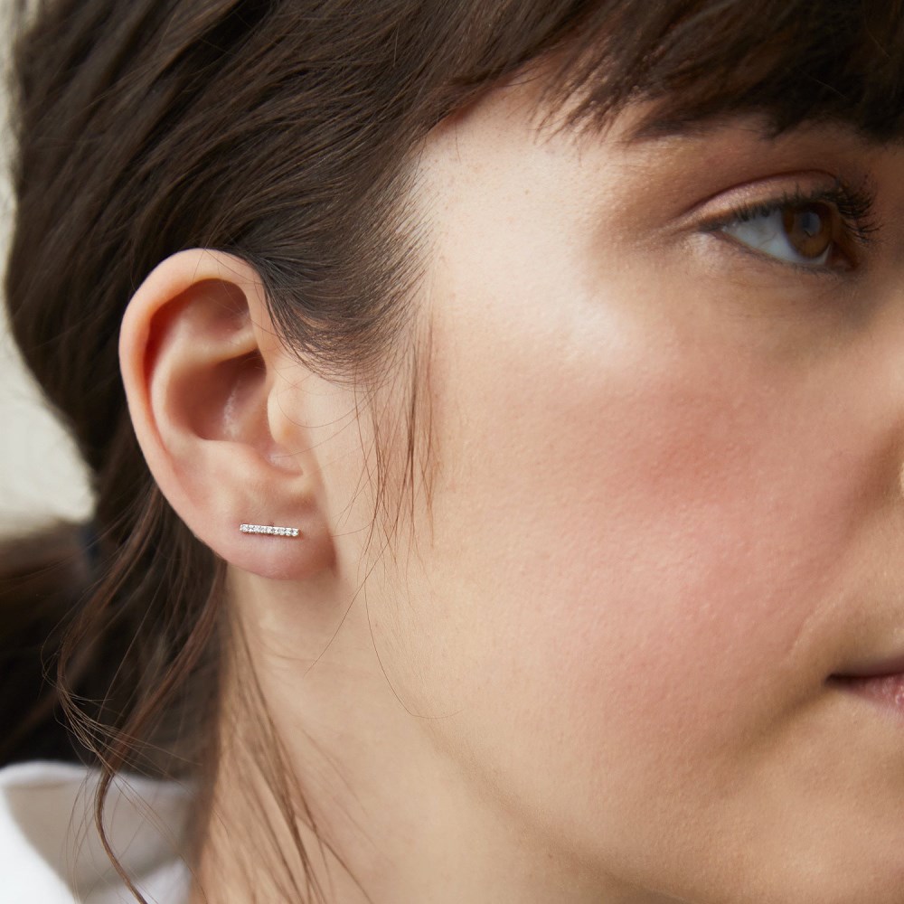 Mejuri Single Pavé Diamonds Long Bar Stud - 14k Yellow Gold