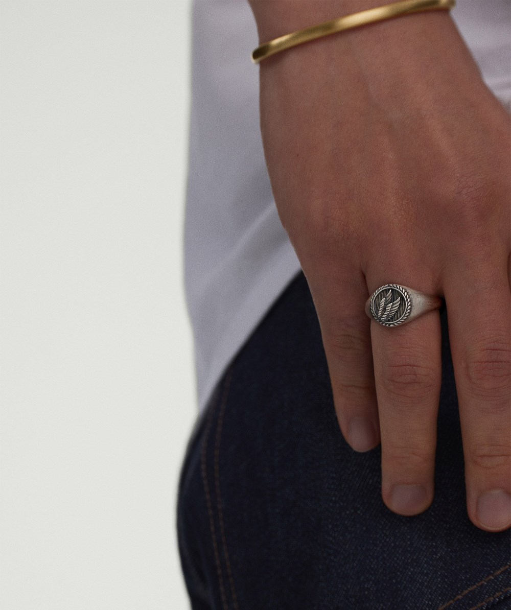 Mejuri Victory Signet Ring - Oxidized Sterling Silver